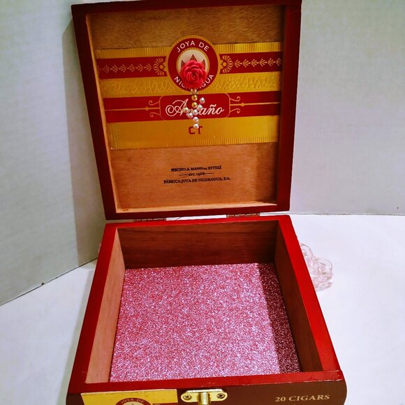 Suenos de Saundra Upcycled Collection, Red Antano Cigar Box Purse - Picture 6 of 14